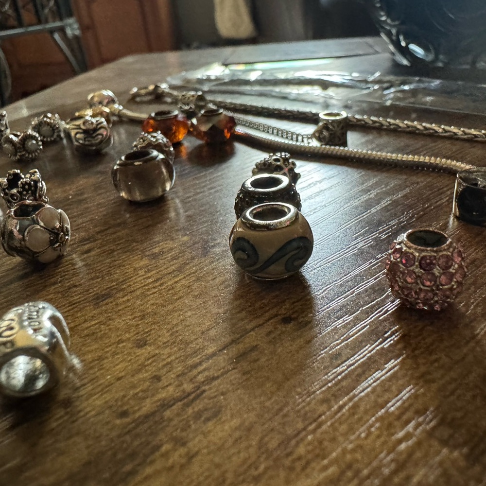 Bracelet with charms - Picture 3 of 14